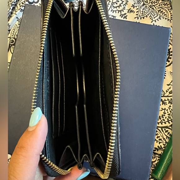 MICHAEL KORS ANIMAL PRINT WRISTLET/WALLET (strap not included) - Picture 4 of 5